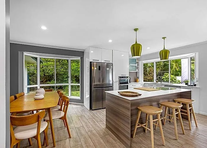 The Seahaven ~ Family Home With Pool, Pet Friendly