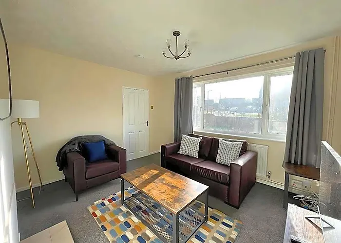Large 6 Person Home With Garden And Free Parking