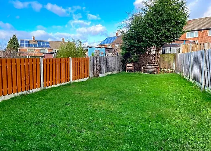 Large 6 Person Home With Garden And Free Parking