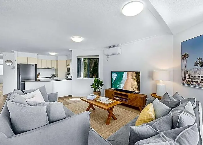 Belmore Palms ~ 2 Min To Surfie, Village & Beach