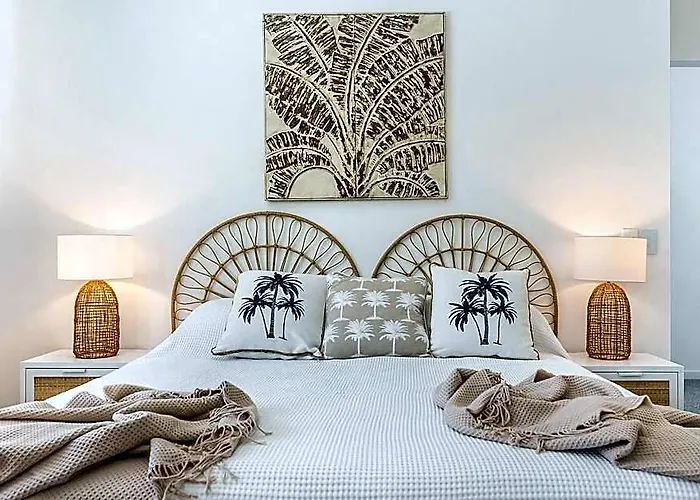 Pet Friendly Oasis By The River, Noosaville