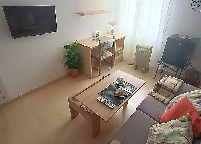 Dormitorio, Sala De Estar Y Bano Privado