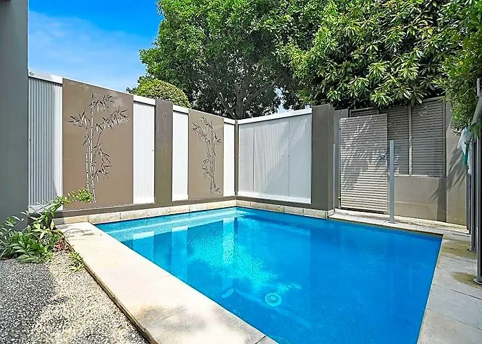 Coastal Chic With Heated Pool, Quiet Location