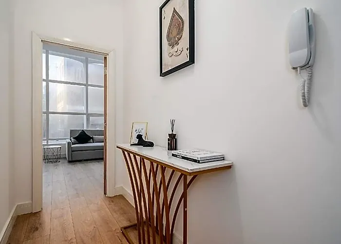 Wellington Street 2 Bed