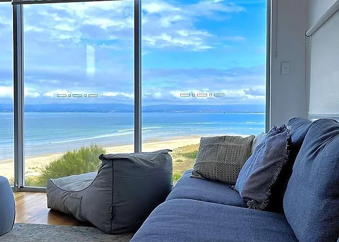 Three Little Birds At Freycinet Ocean Beach Views