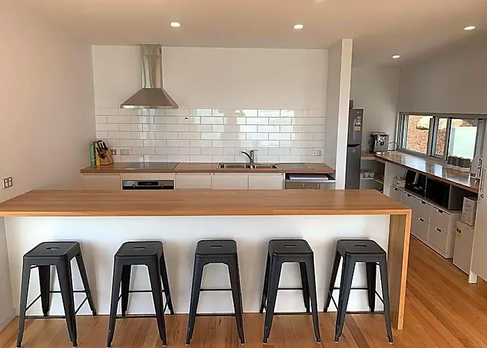 Three Little Birds At Freycinet Ocean Beach Views