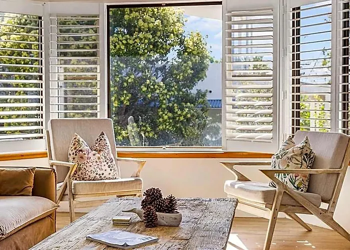 Belle Vue ~ Noosa Riverfront Location & Blue Views