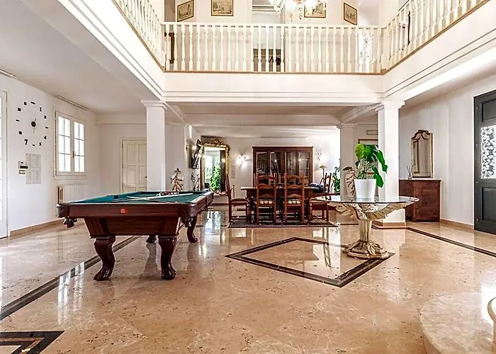 Villa Petrone | Luxury Four Seasons-Jacuzzi&Pool