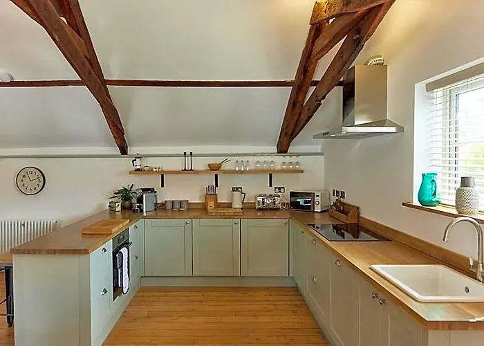 Spacious 2 Bedroom Coach House In Cley Norfolk