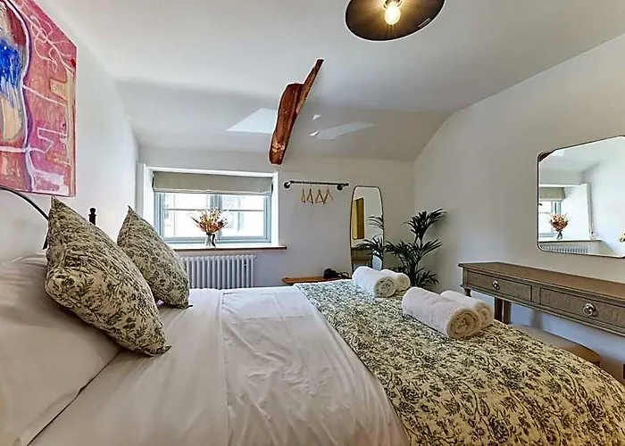 Spacious 2 Bedroom Coach House In Cley Norfolk