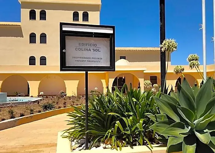 Lovely 2-Bedroom Rental In Carvoeiro Free Parking