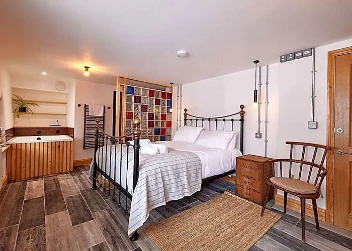 Spacious One Bedroom Coach House In Cley, Norfolk