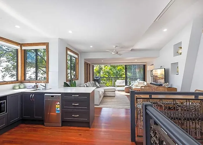 Pet Friendly Tropical Escape In Sunshine Beach