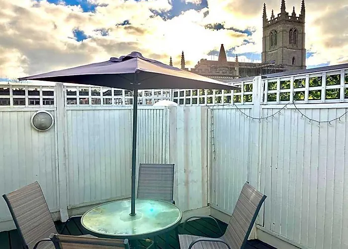 Stunning, Chic 3-4 Bed House! 4 Storeys.