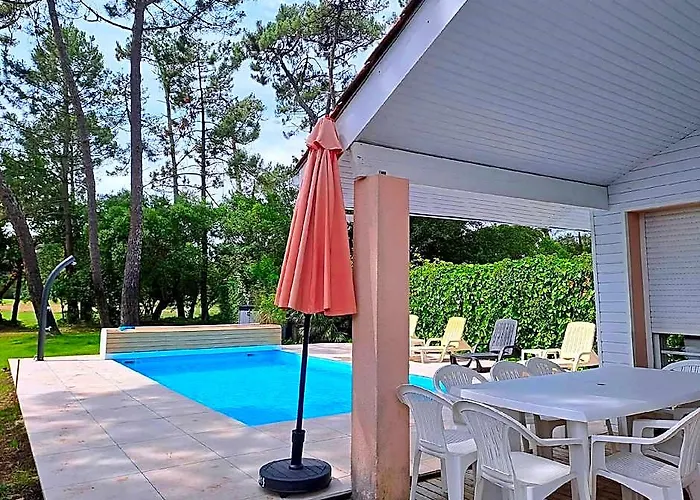 Villa With Swimming Pool 500 M From The Beach