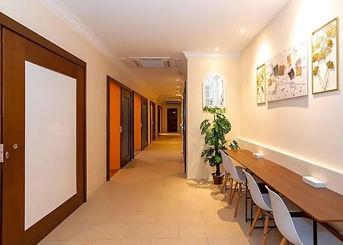 Momostay Capsule Hotel