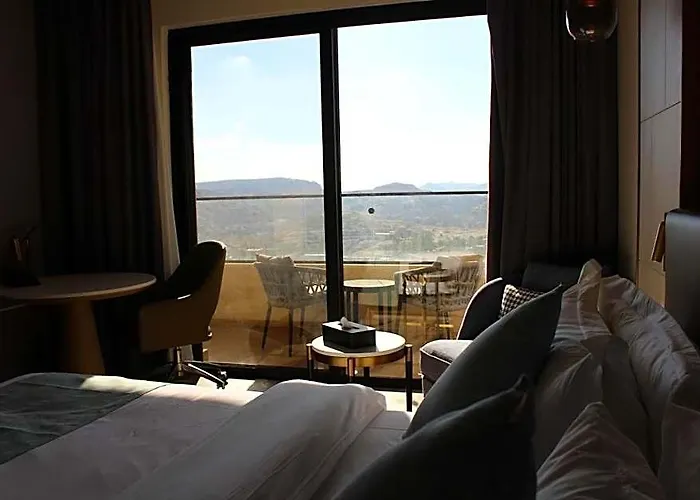 H Luxury Hotel