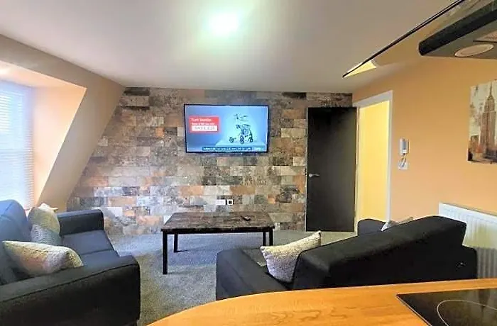 Friary House Serviced Apartments By Roomsbooked - 24Hr Reception