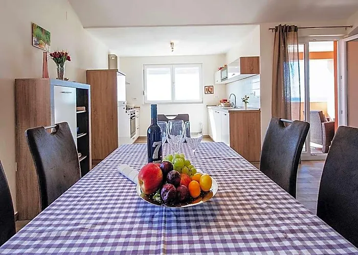 Awesome Apartment In Zadarska Zupanija W/