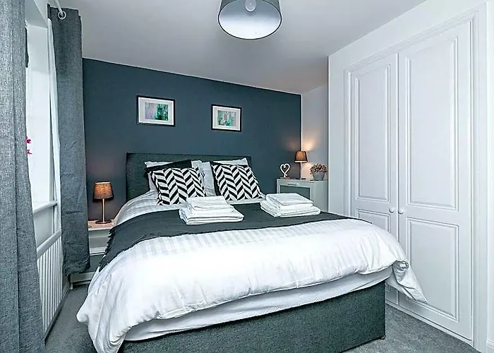 Cunningham Lodge - Modern Family Apartment
