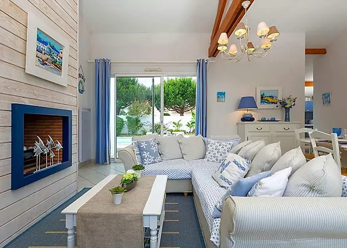 Spacious Villa By The Sea