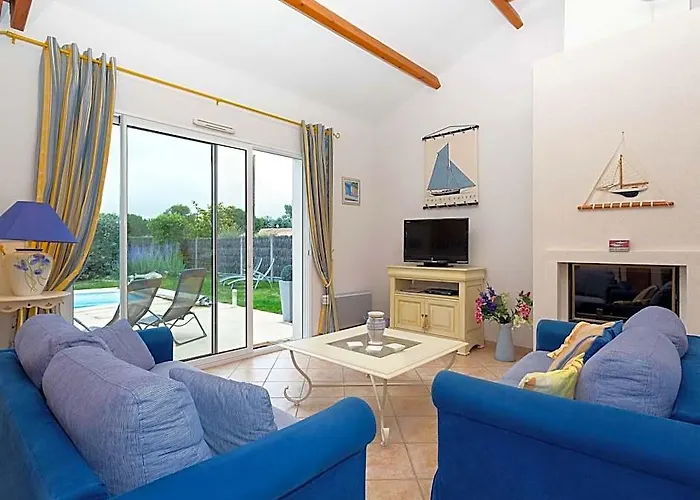 Spacious Villa By The Sea