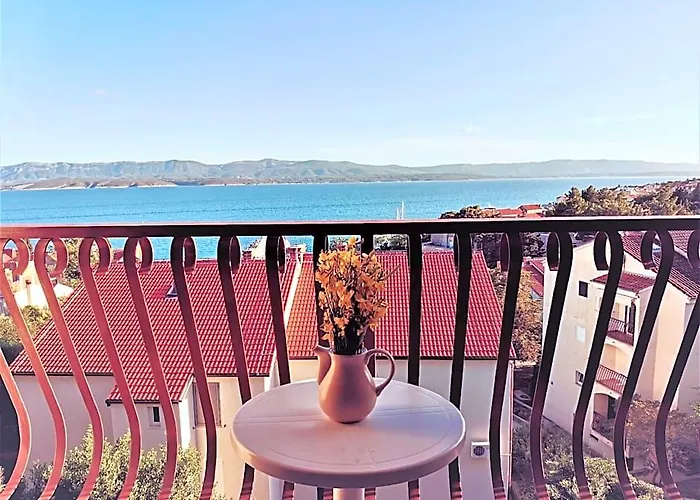 Holiday Apartment With A Balcony And Sea View, Just 300 Metres From The Beach