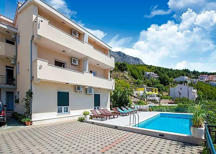 Charming Seaside Apartment