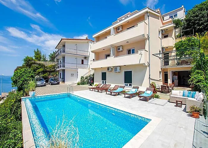 Charming Seaside Apartment