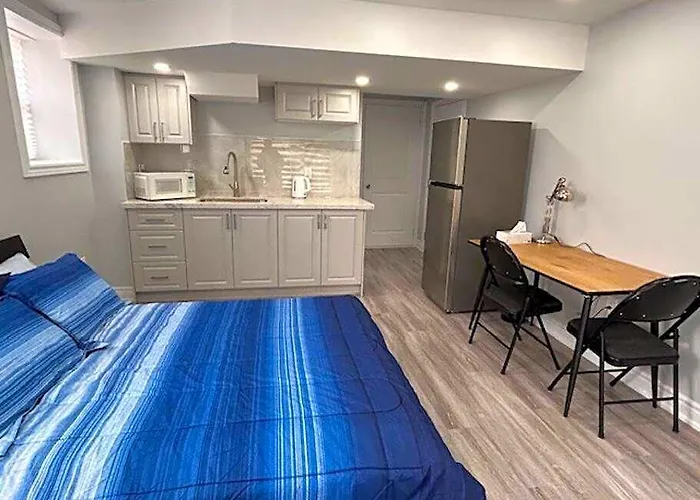 Studio In Whitby - Bright & Modern
