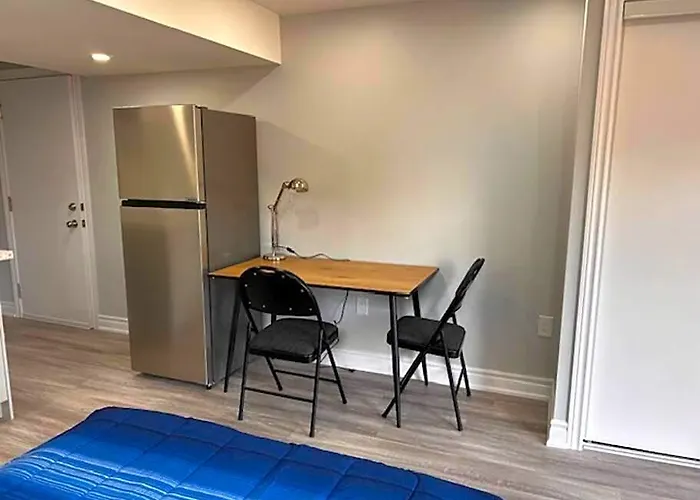 Studio In Whitby - Bright & Modern