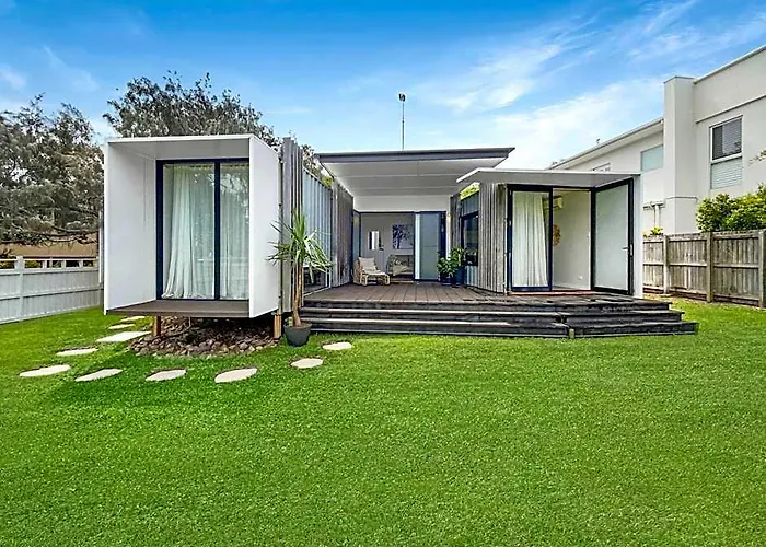 Funky Beachfront House Opposite Kawana Surf Club