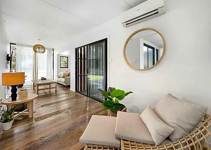 Funky Beachfront House Opposite Kawana Surf Club