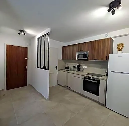2 Pieces Lumineux A Cagnes Sur Mer