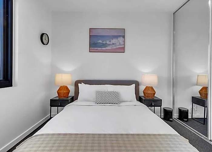Portside Paradise - Steps Away From The Port