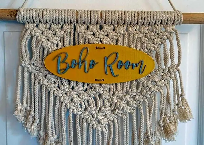 Cardinal Inn Boho Room