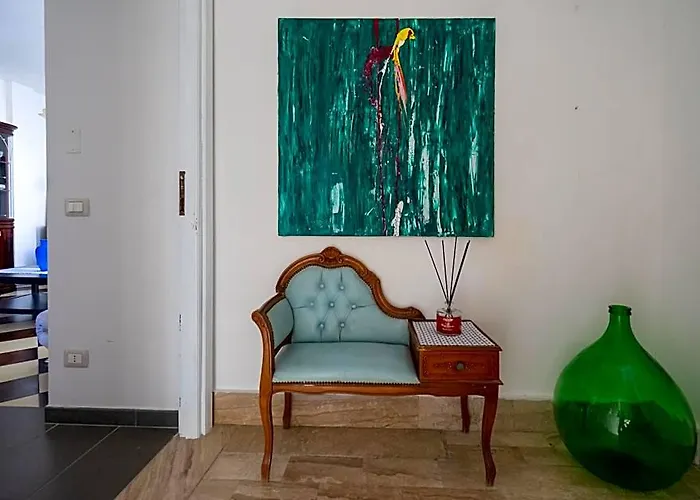 +61 Lounge Apartment