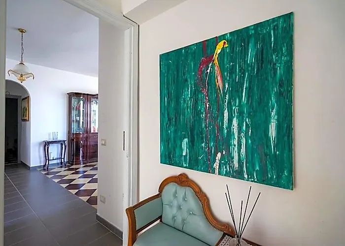 +61 Lounge Apartment