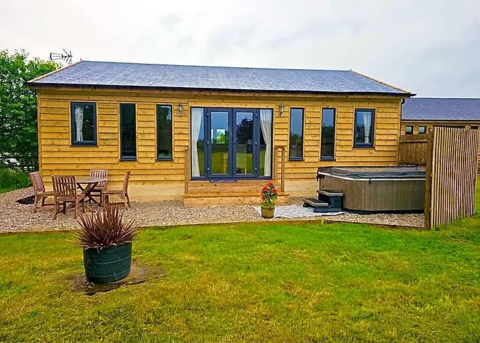 Edgmond Lodges - 1 & 2 Bed Luxury Log Cabins With Private Hot Tubs Derbyshire