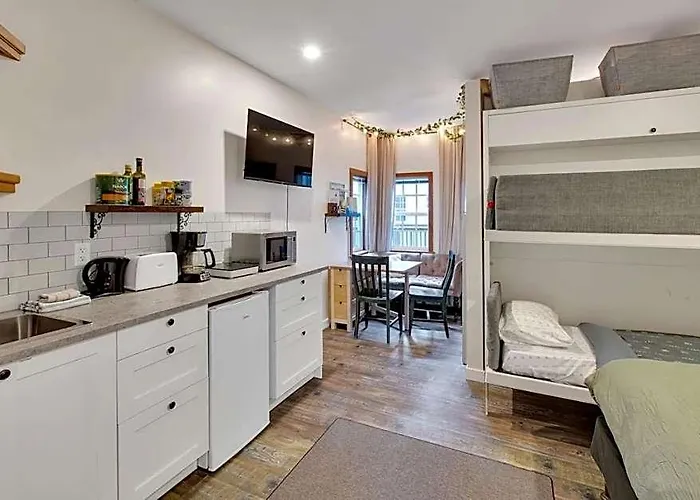 Grey Whale, Pet Friendly Studio At The Beach