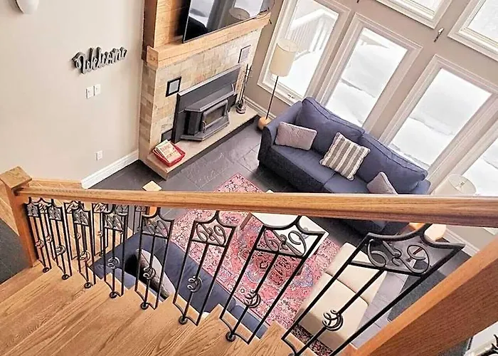 Executive-Bbq-Full-Kitchen-Washer-Dryer-Sauna-Backyard-Parking-Air-Conditioning