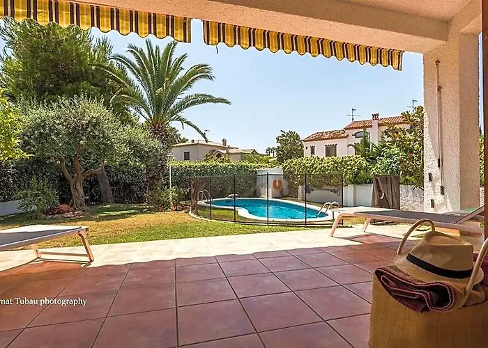 Villa 100 M From The Beach