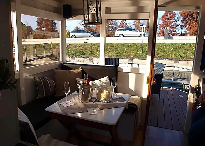 Havel-Cruiser Hausboot-Floesse Mit Stil