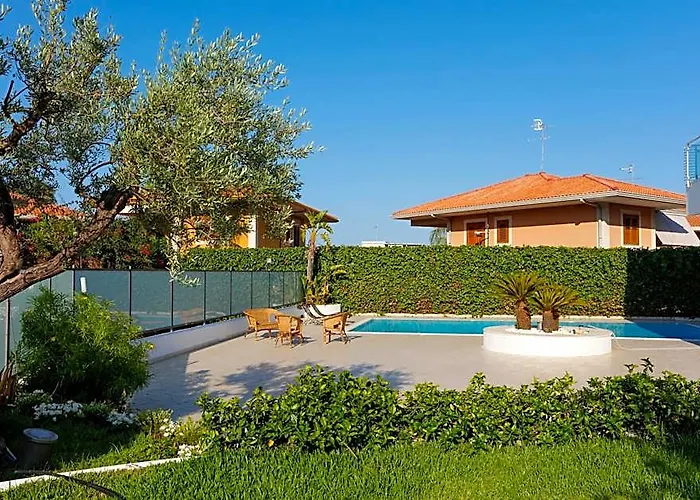 Path House By Wonderful Italy