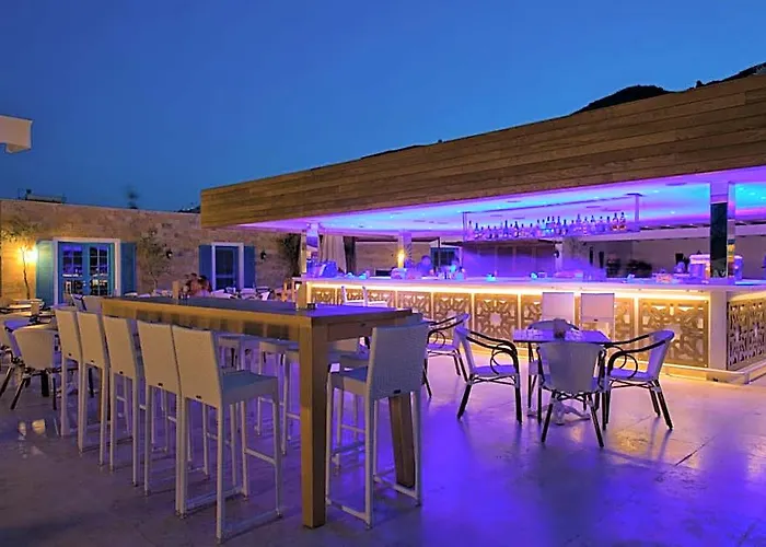 Bellazure Hotel