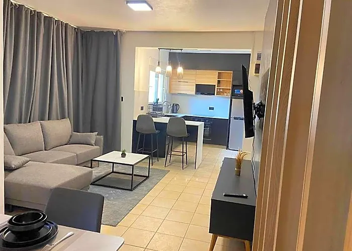 Under Renovation - Le Dauphin Villa 3 Bedroom 5Min Walk To Beach - Lb2