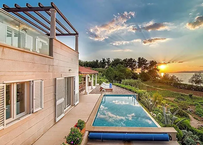 Beautiful Villa On The Island Of Brac With Infinity Pool, Beach At 30 Meters