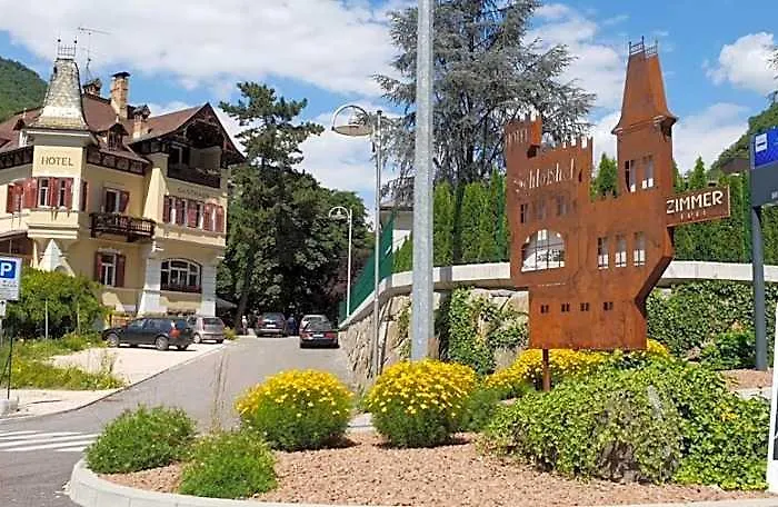 Vintage Castle "Schlosshof " Biker Hotel & B&B
