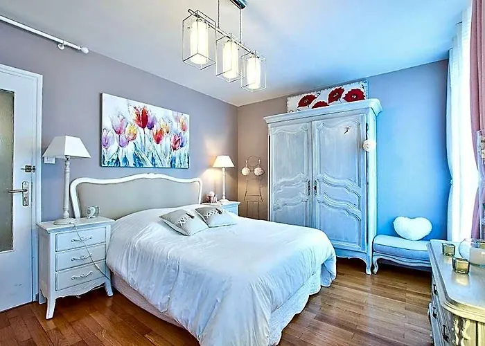 ! A Decouvrir ! Naturalbnb - Chambres D'Hotes Climatisees Au Calme - Top Confort Et Reposant - Parking Gratuit Securise - Garage Velos Et Motos - Offert Copieux Petit Dejeuner Fait Maison Sucre-Sale, Local Et Bio - Accueil Et Convivialite Garantis !