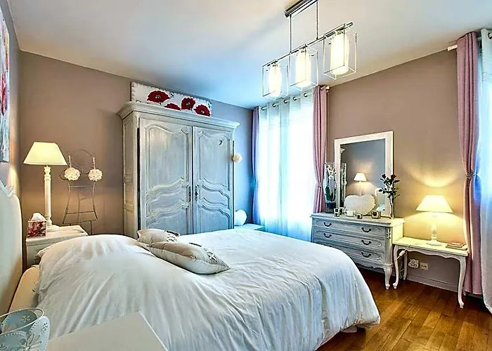 ! A Decouvrir ! Naturalbnb - Chambres D'Hotes Climatisees Au Calme - Top Confort Et Reposant - Parking Gratuit Securise - Garage Velos Et Motos - Offert Copieux Petit Dejeuner Fait Maison Sucre-Sale, Local Et Bio - Accueil Et Convivialite Garantis !